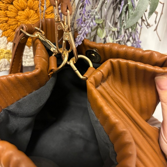 2/$15 🍓 Shoulder pouch bag - Picture 3 of 3